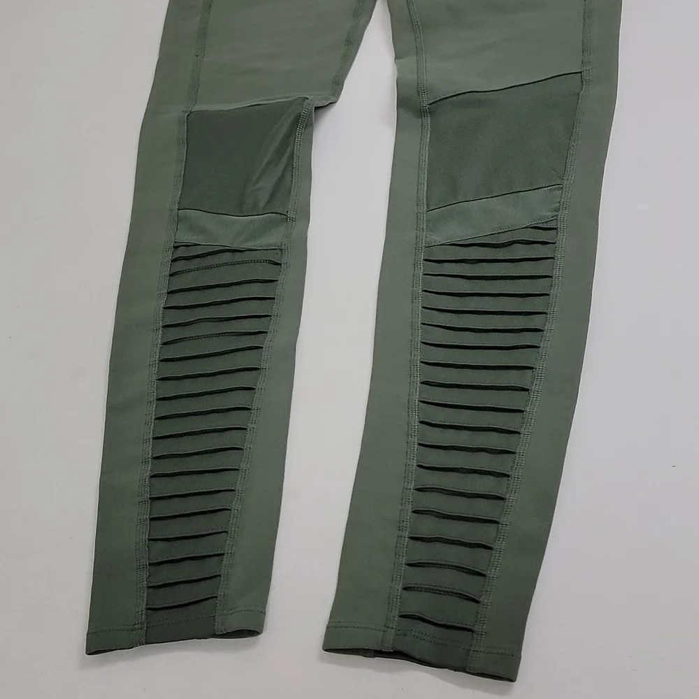Alo Yoga High Waist Moto Legging Jungle M (one small hole) - Picture 9 of 11